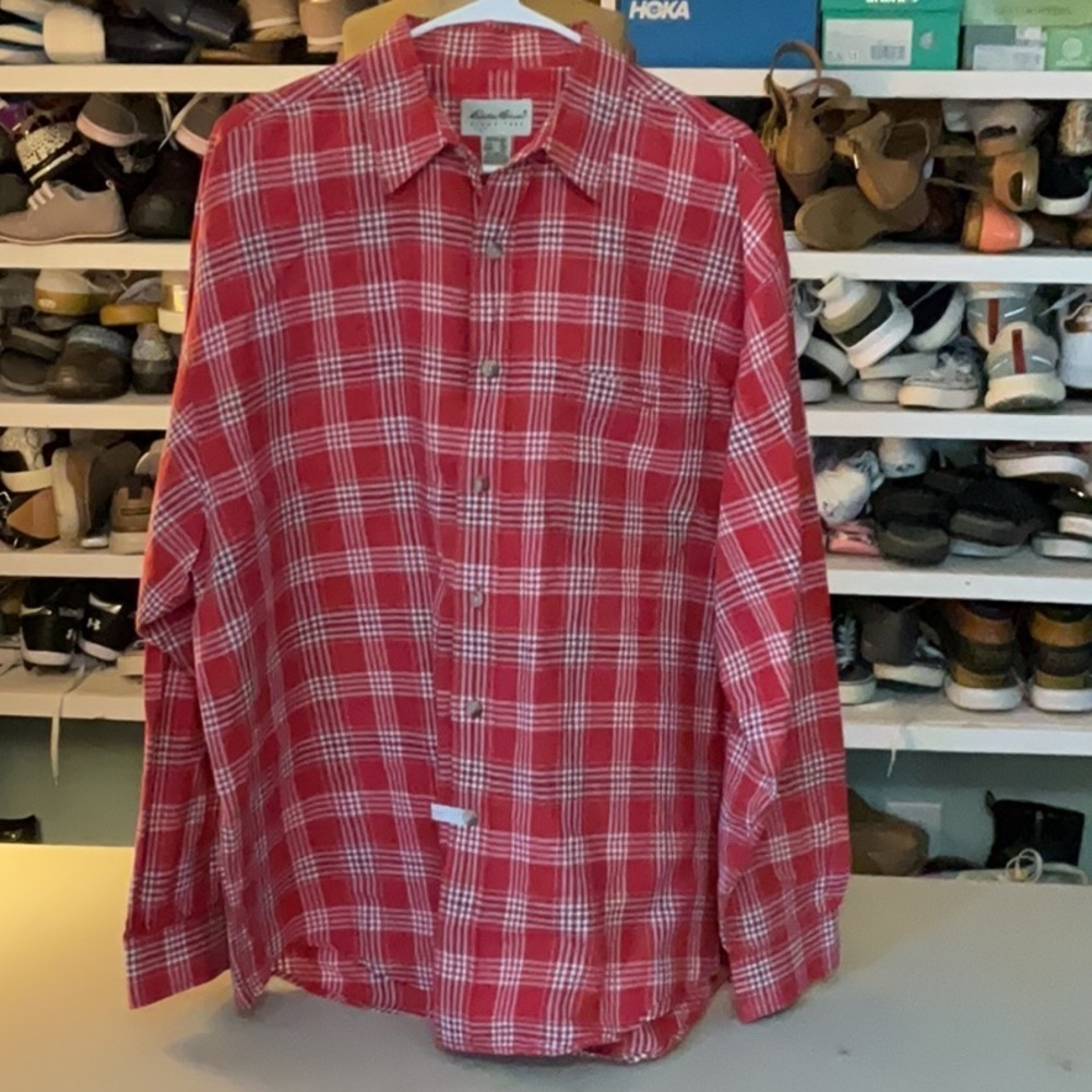 EUC Mens long sleeve EDDIE BAUER button down shirt